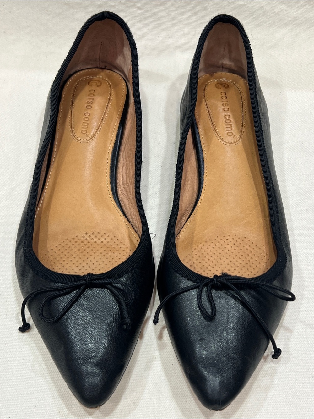 Corso Como Black Pointed Toe Bow Ballet Flats